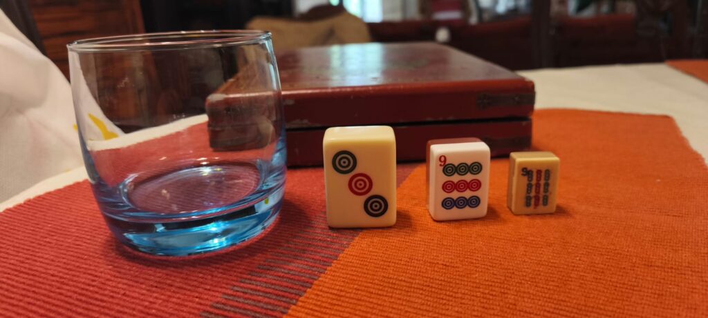 3 different size tiles that can help you decide which mahjong set to buy